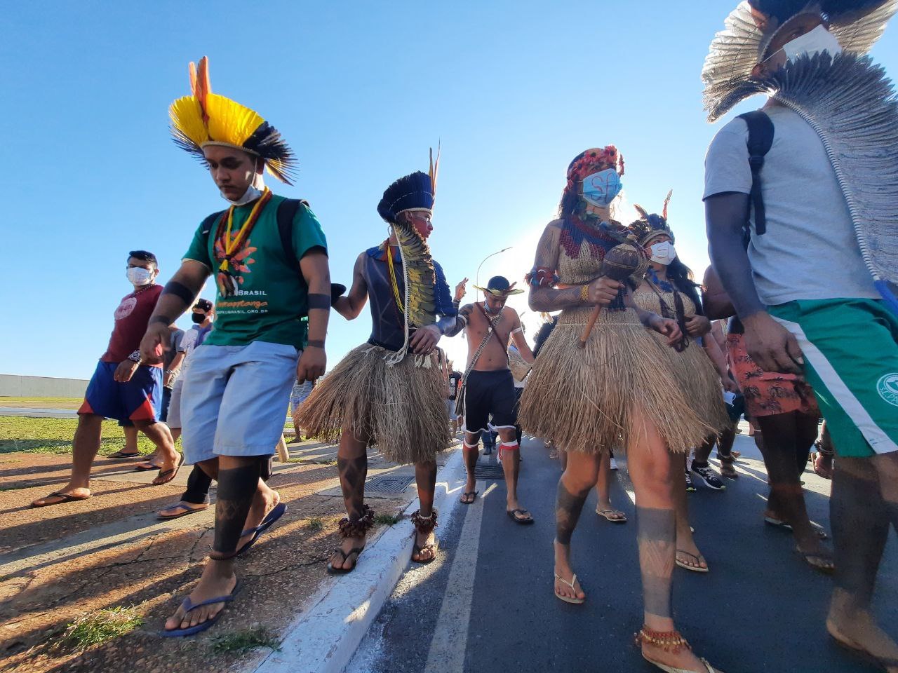 Indígenas participam de manifestação em Brasília (DF) durante o Acampamento Levante pela Terra, em junho de 2021. Foto: Pepyaka Krikati