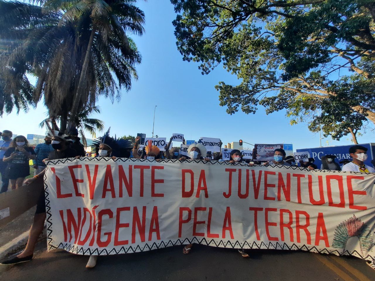 Indígenas participam de manifestação em Brasília (DF) durante o Acampamento Levante pela Terra, em junho de 2021. Foto: Pepyaka Krikati
