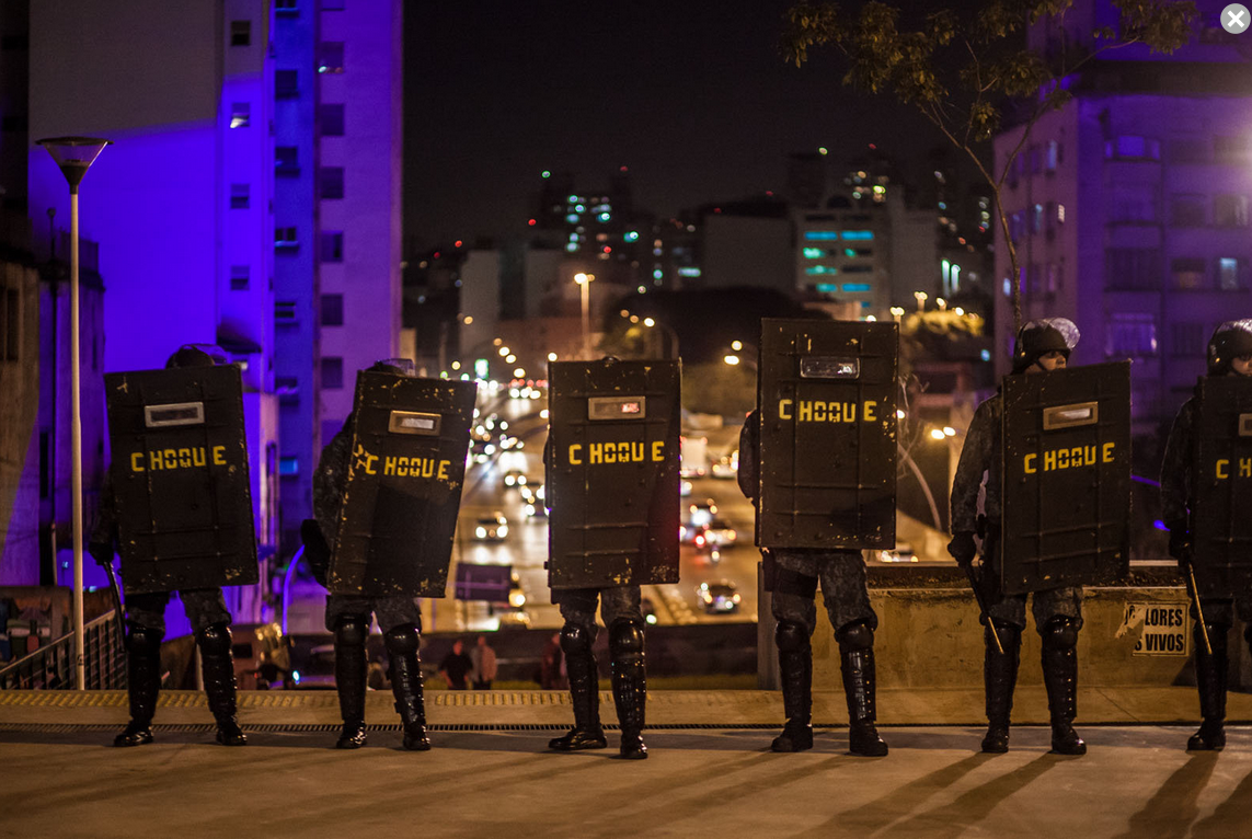 Police encircle demonstrators during a protest at Roosevelt square, in September 2014