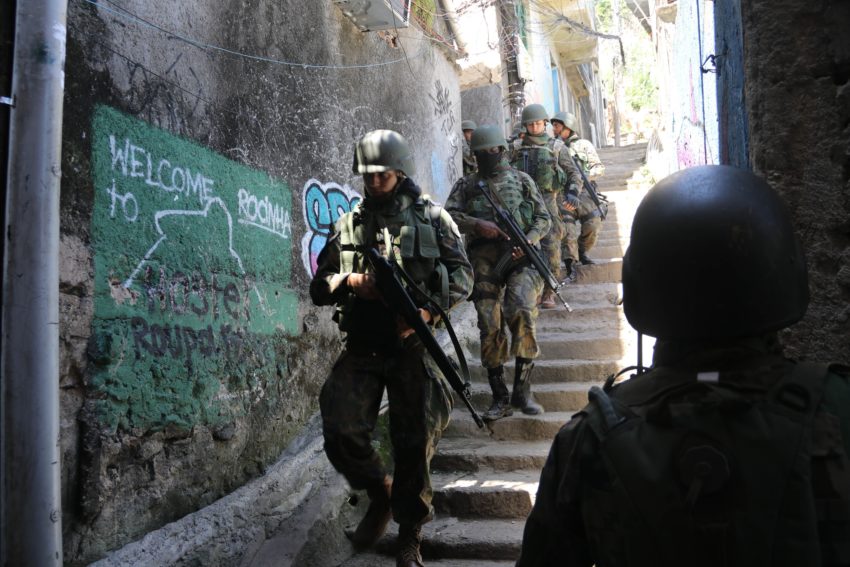 23/09/2017- Rio de Janeiro-  Operações das Forças Armadas prosseguiram durante o sábado, segundo dia de ocupação da Rocinha, no Rio de Janeiro
Foto: Vladimir Platonow/Agencia Barsil