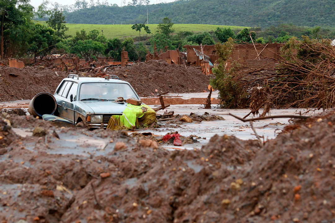 Bento Rodrigues, Município de Mariana, Minas Gerais, alguns dias após rompimento da barragem da Mineradora Samarco
(Foto: Rogério Alves/TV Senado)