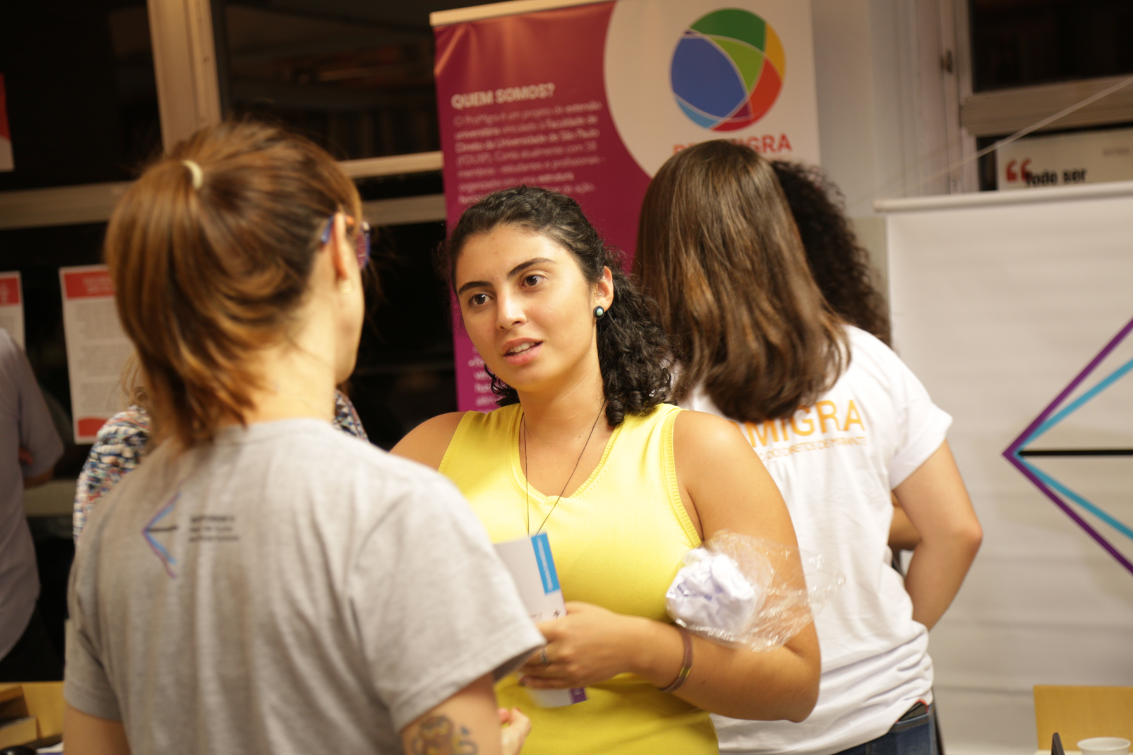 Participante expõe seu projeto durante a III Feira de Ideias, realizada pela Conectas, em seu escritório, em São Paulo (SP), em comemoração ao Dia Internacional dos Direitos Humanos.