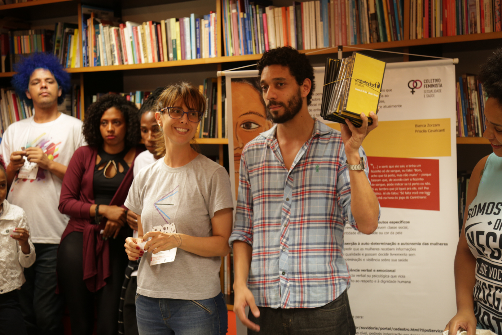 Participante expõe seu projeto durante a III Feira de Ideias, realizada pela Conectas, em seu escritório, em São Paulo (SP), em comemoração ao Dia Internacional dos Direitos Humanos.