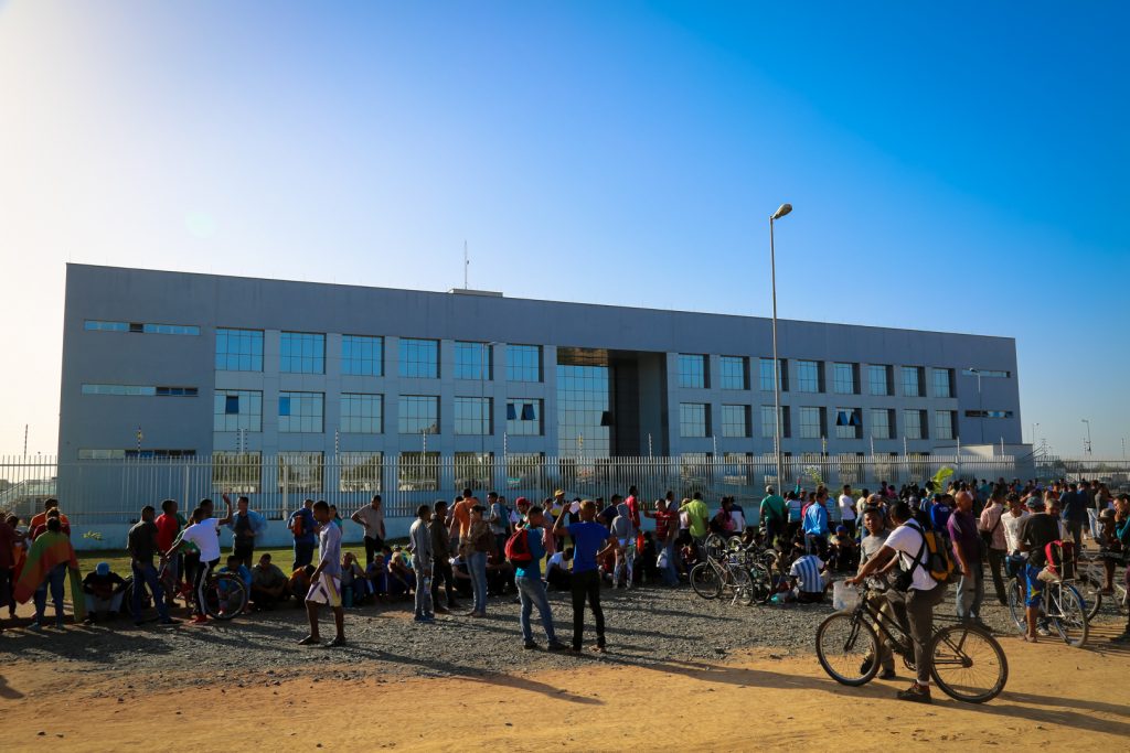 Queue of Venezuelan migrants in front of the main offices of the Boa Vista Federal Police (Roraima)