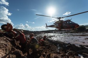 Equipe israelense contribui para busca e resgate de vítimas de rompimento de barragem