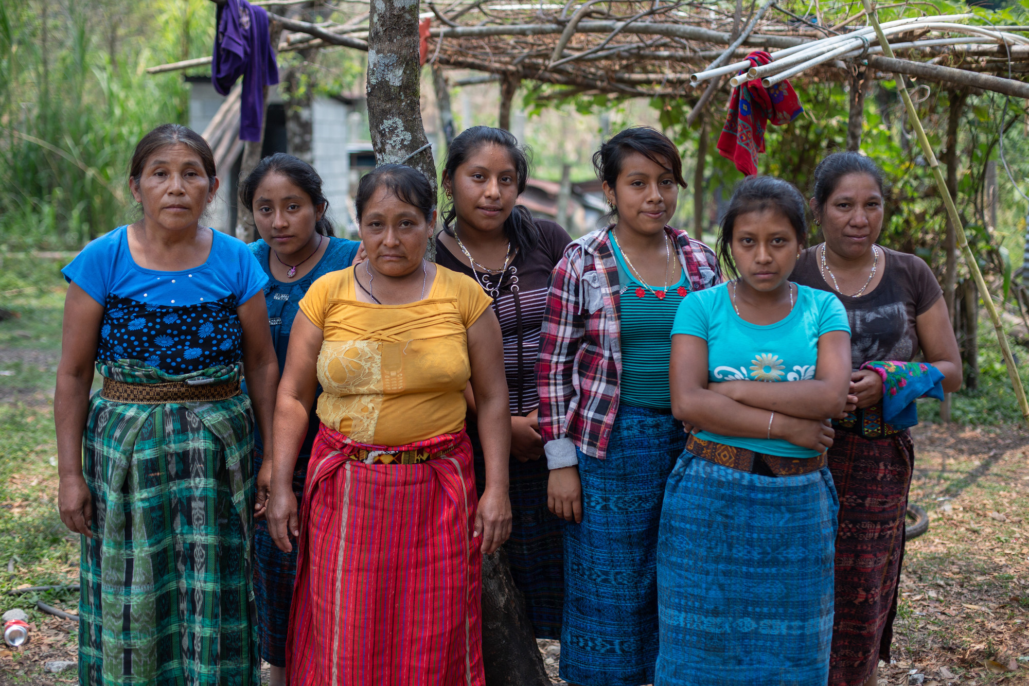 Mulheres de Yulchen Frontera, que são membros da Resistência Pacífica Ixquisis contra o Projeto Hidroelétrico de San Mateo, posam para uma foto. Ixquisis, San Mateo Ixtatan, Huehuetenango, Guatemala. (Global Witness / James Rodriguez)