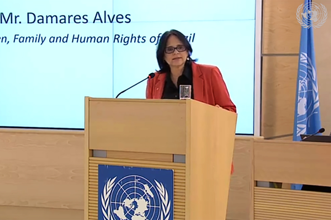 Minister Damares Alves giving a speech from the rostrum of the UN Human Rights Council
