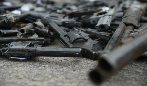 Armas obsoletas e sem condições de uso levadas para serem destruídas pelo Exército. Foto: Tânia Rego/Agência Brasil)