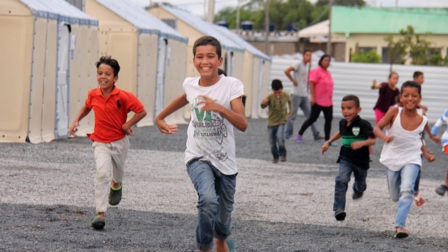 Venezuelan children play at the Rondon 3 refugee shelter, the 13th such shelter in the
state of Roraima with capacity for nearly a thousand people. ©UNHCR / Reynesson
Damasceno