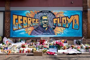 Graffiti in Minneapolis (USA) honouring George Floyd, a victim of police brutality. (Photo: reproduction)