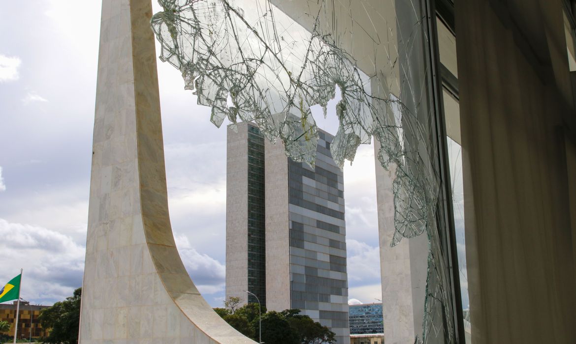 Palácio do Planalto após a destruição de vândalos