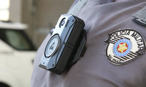 Câmeras corporais no uniforme de PMs. Foto: Rovena Rosa/ Agência Brasil