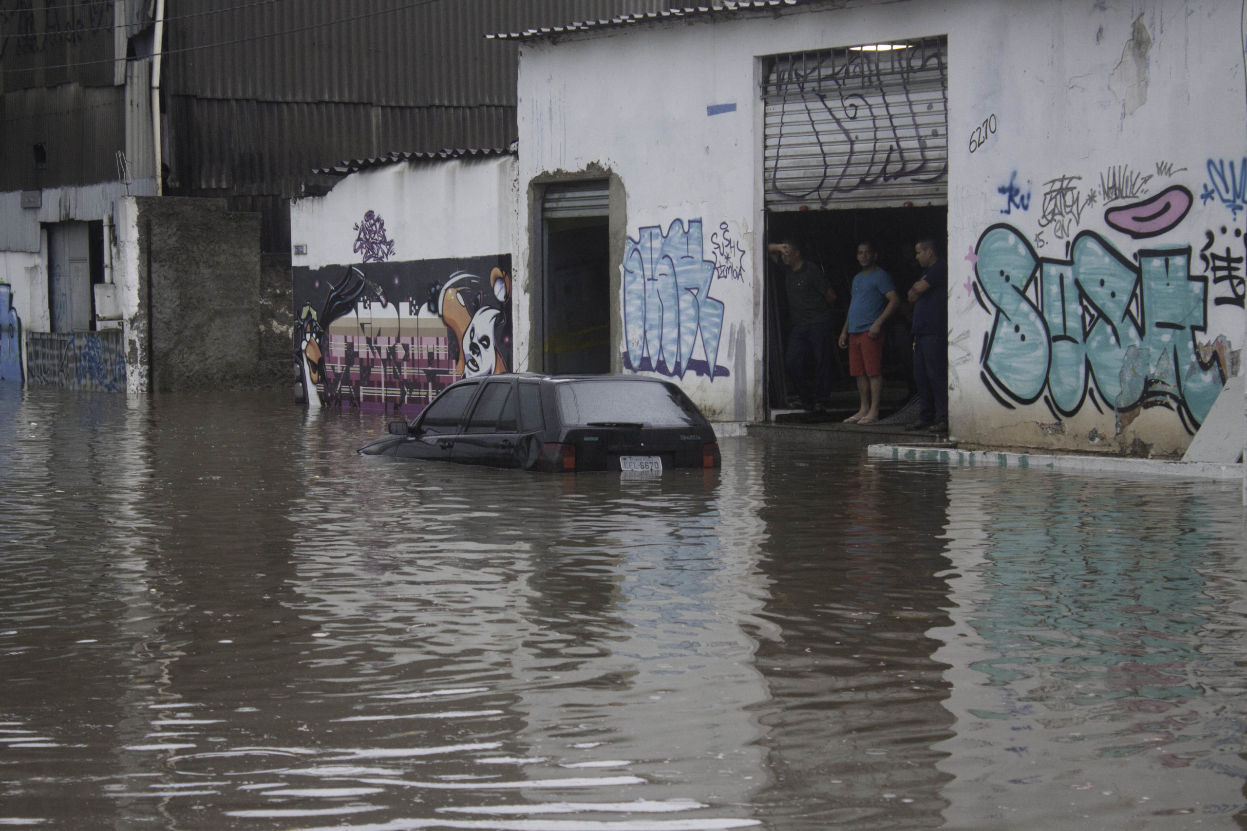 Chuva causa ponto de alagamento na Vila Prudente (Photo by ADAR RODRIGUES / BRAZIL PHOTO PRESS / Brazil Photo Press via AFP)